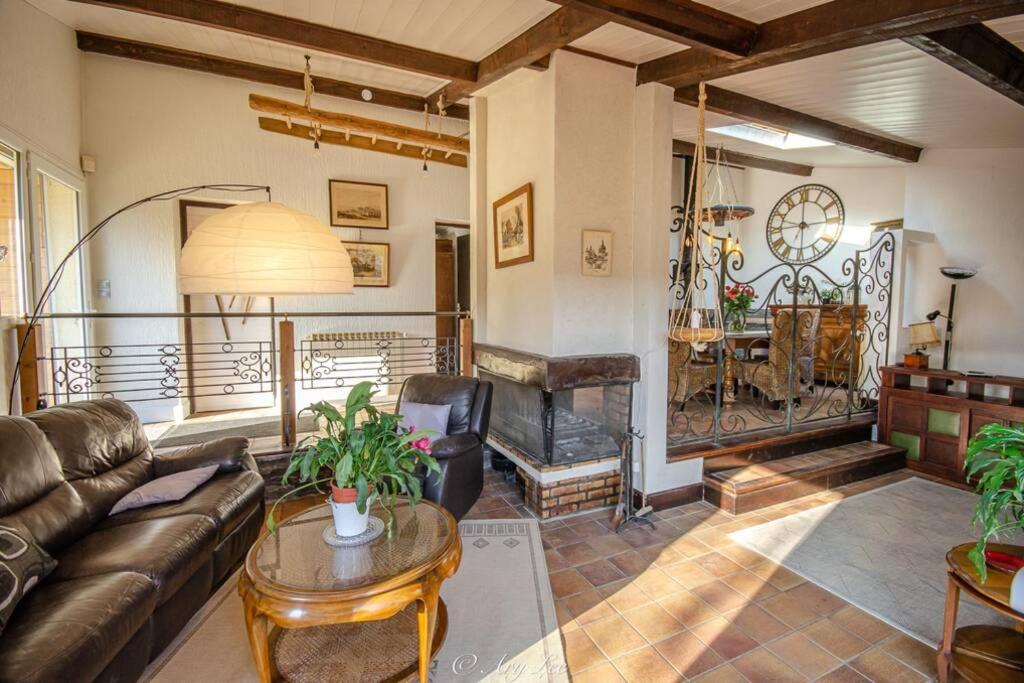 Gite Du Mont Plaisir Villa Chouvigny Екстериор снимка
